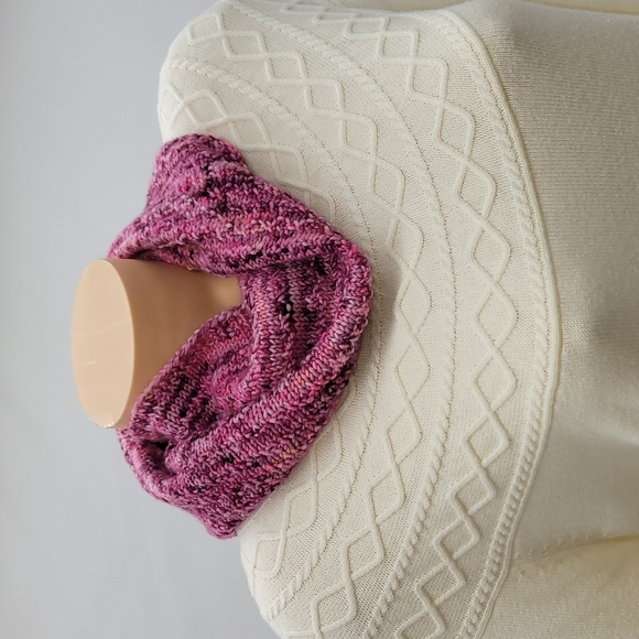 🟣HAND-KNIT Pink Marble Cowl - Picture 3 of 7